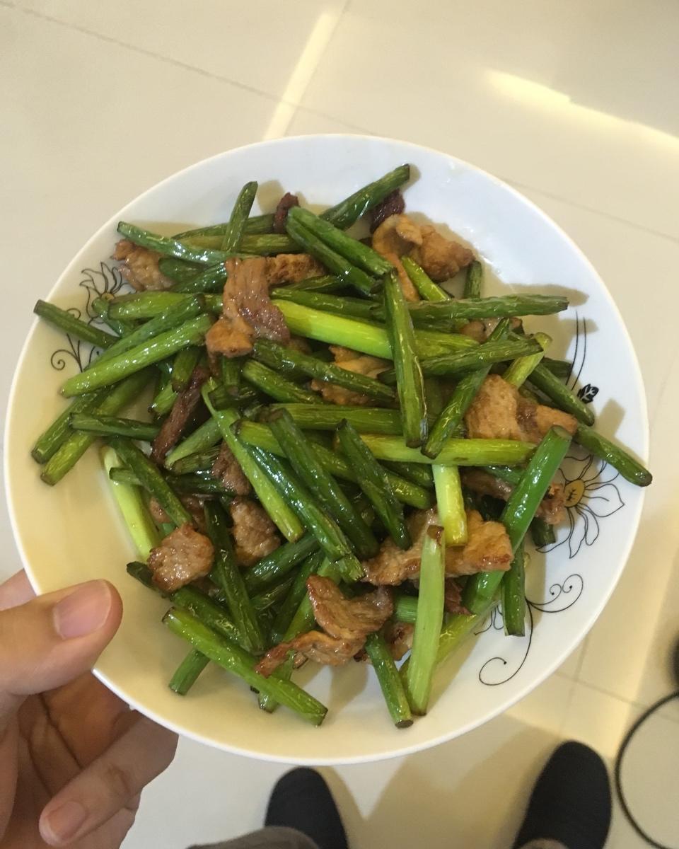 咸鱼二郎做的蒜苔炒肉