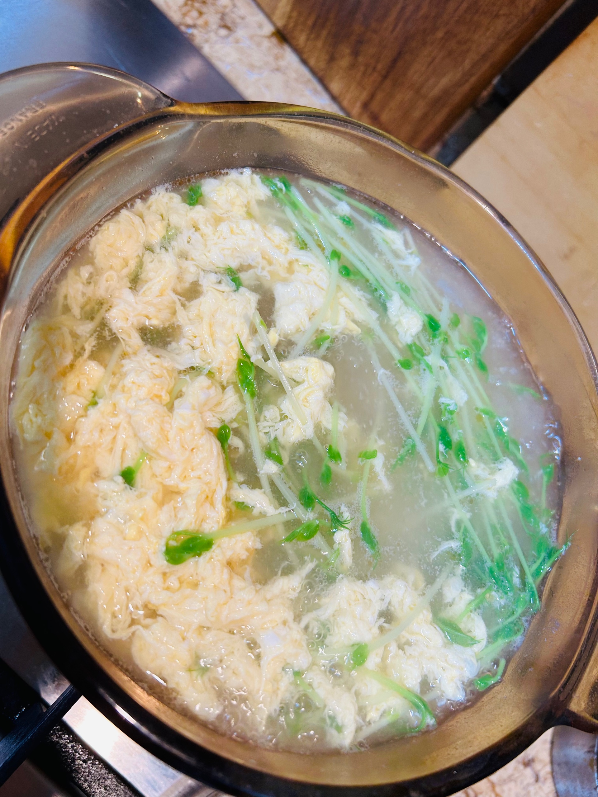 豌豆苗蛋花味增汤的做法
