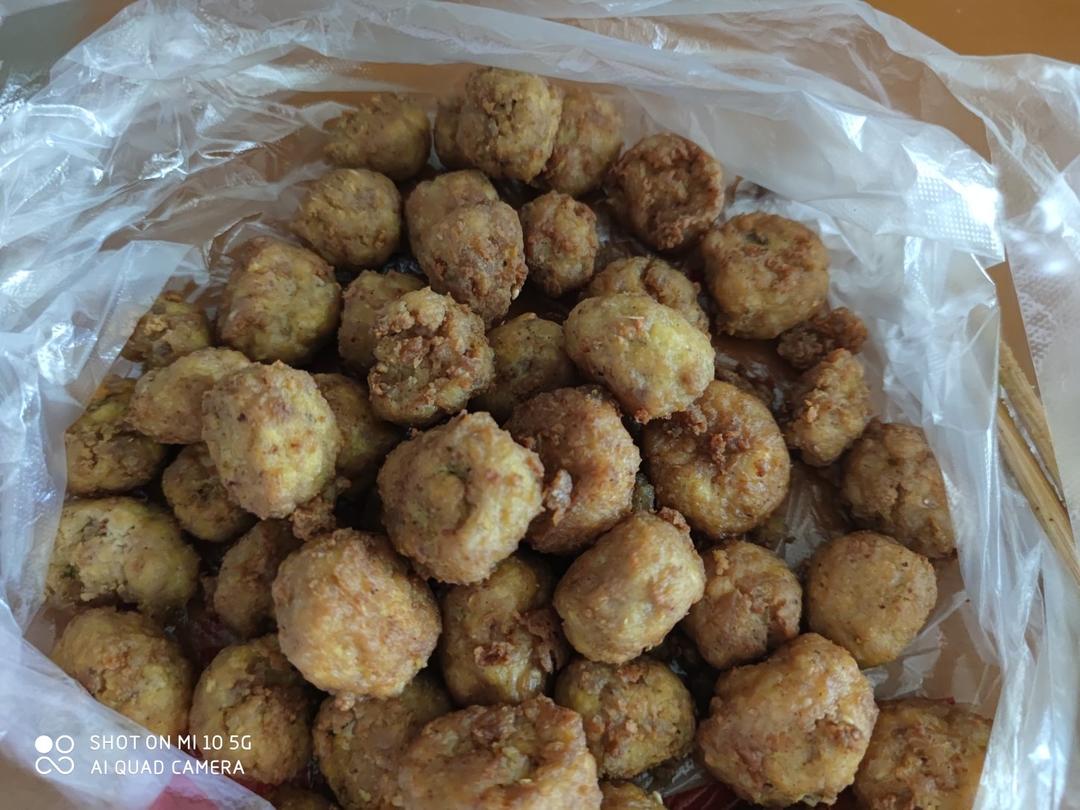 香炸豆腐肉丸子