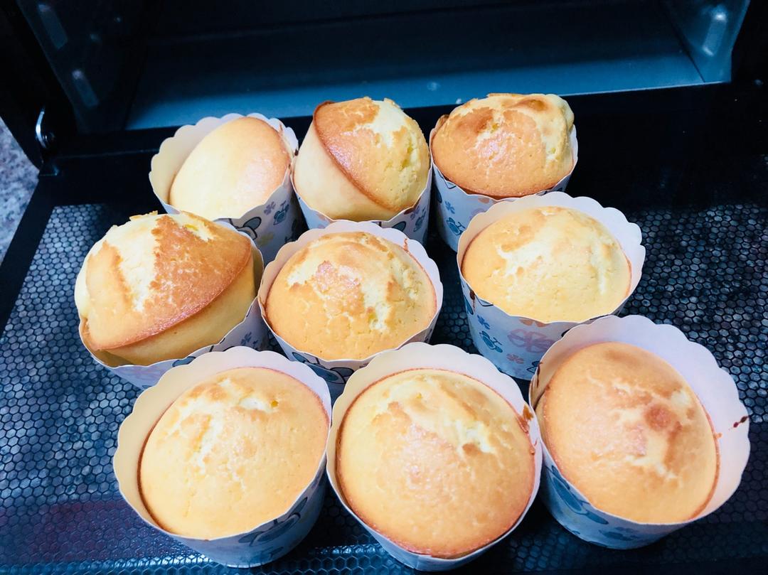 不会回缩的纸杯蛋糕