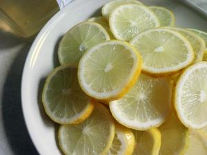 Honey Lemonade / 蜂蜜柠檬水的做法 步骤1