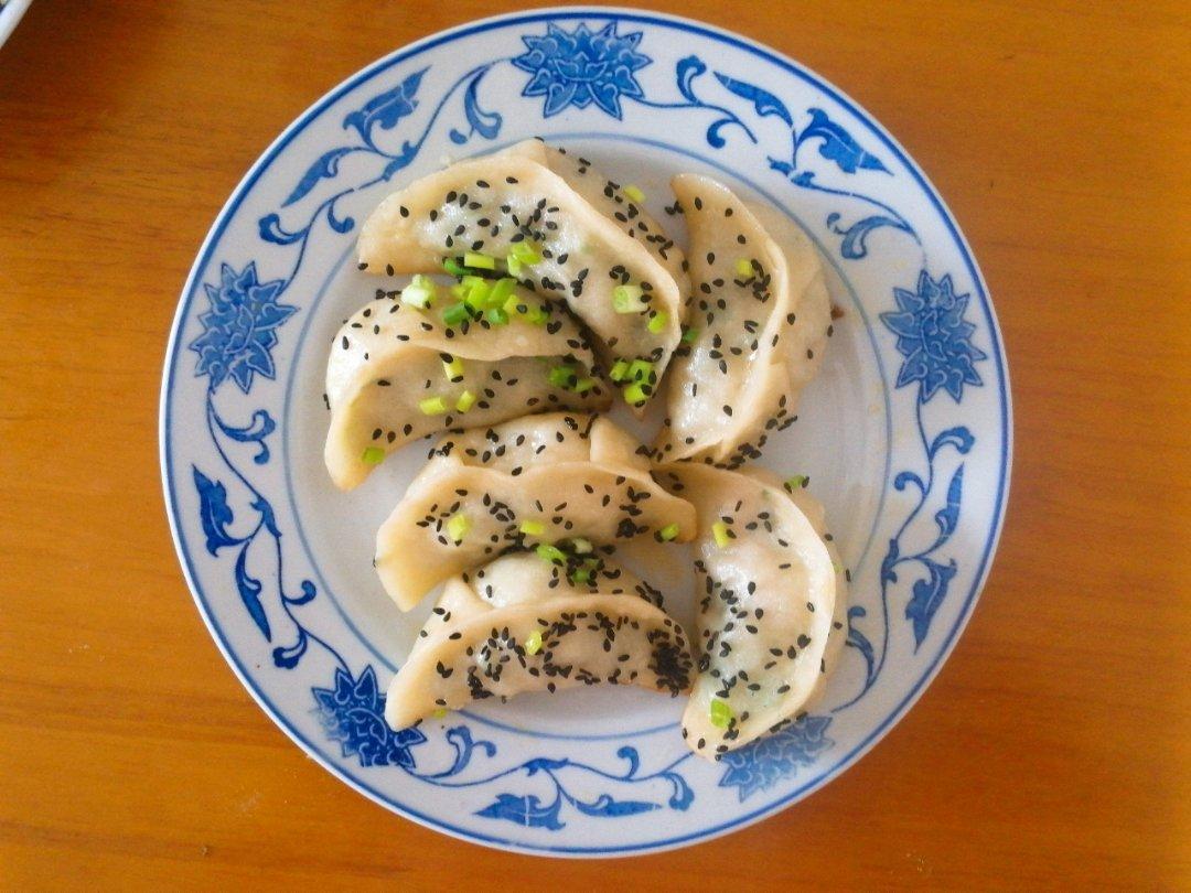 速冻水饺吃腻了吗~变锅贴吧(๑´ڡ`๑)