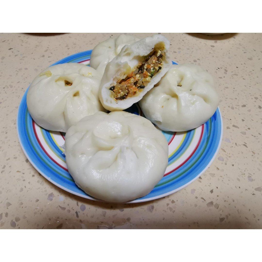 胡萝卜木耳鸡蛋包子——素包子也可以很好吃~