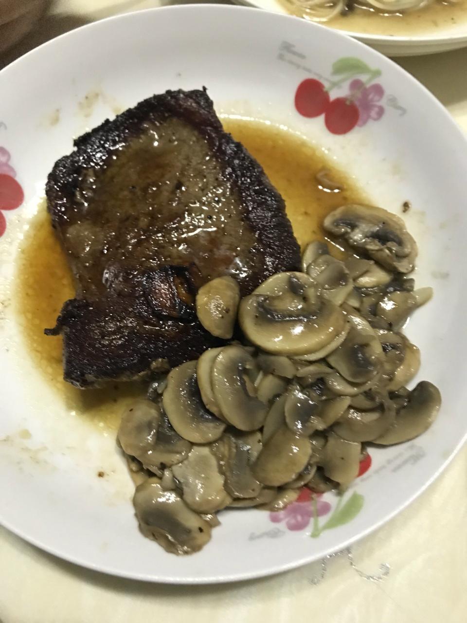 好吃到哭的煎牛排