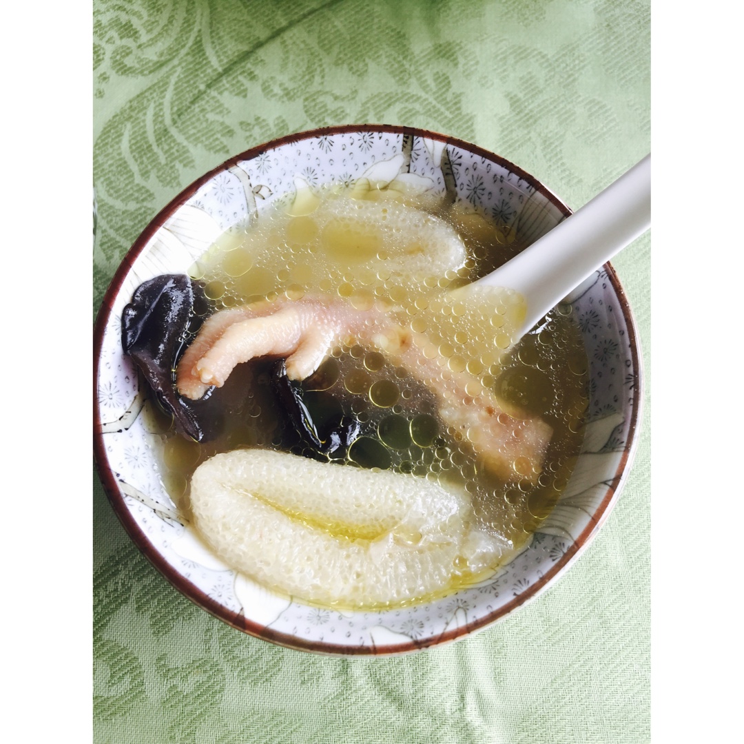姬松茸竹荪菌菇鸡汤