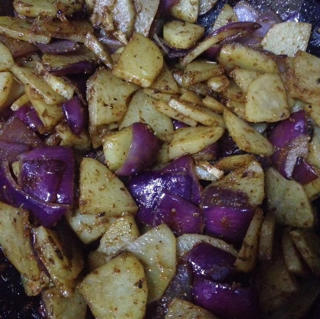 边吃边流泪的「孜然土豆片」