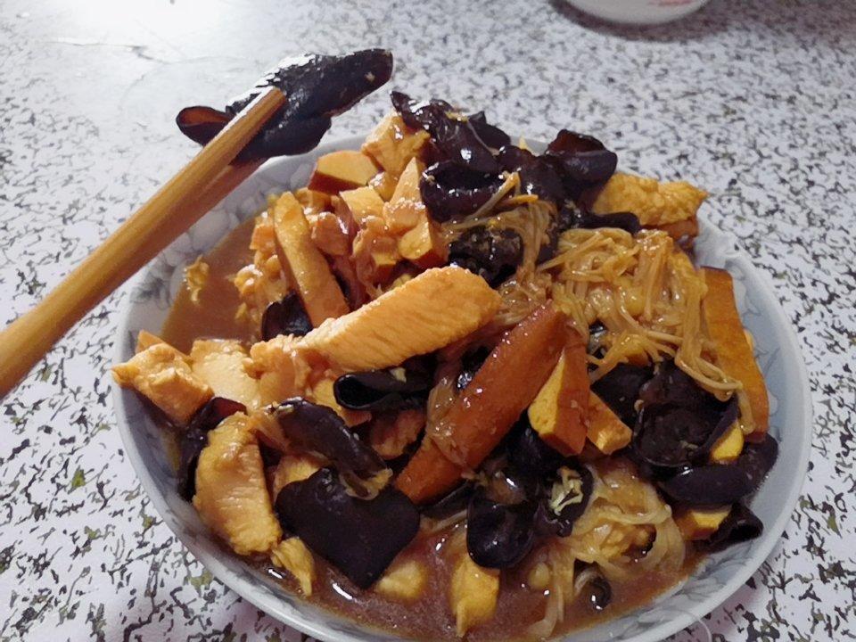 木耳鸡丝（鸡胸肉的另类做法）