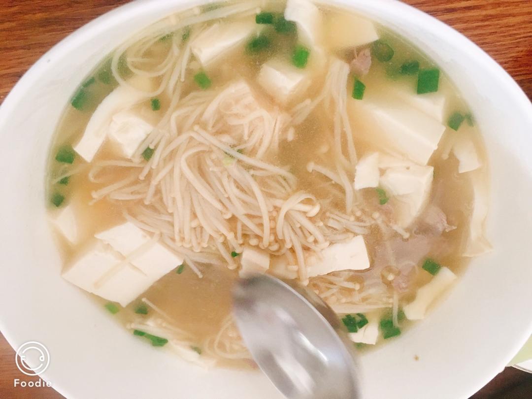 小白秒会的金针菇豆腐汤