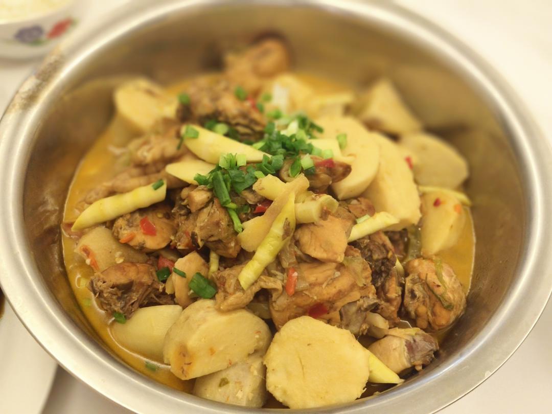 泡椒系列之家庭版酸辣芋儿笋子鸡