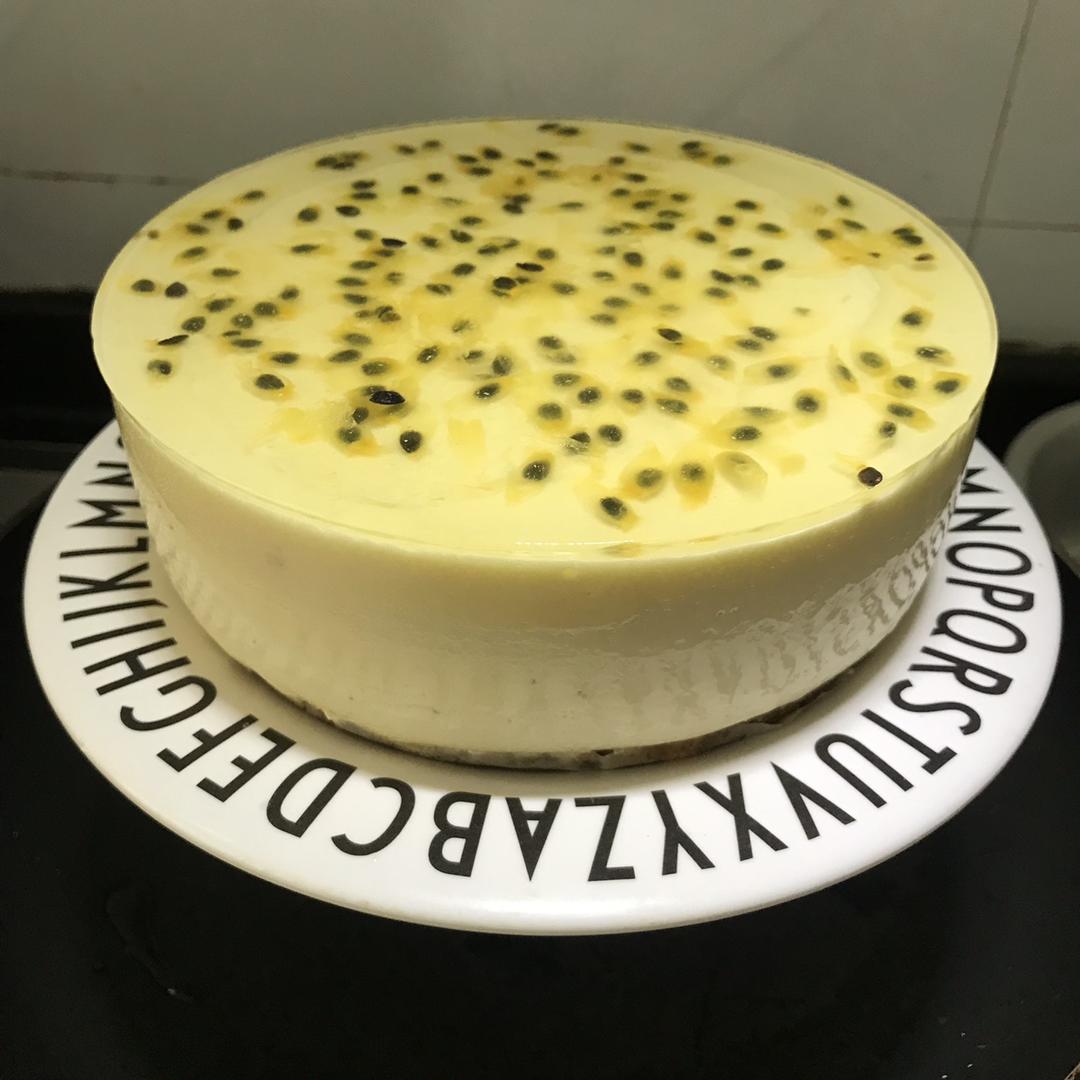 饼干底的百香果慕斯