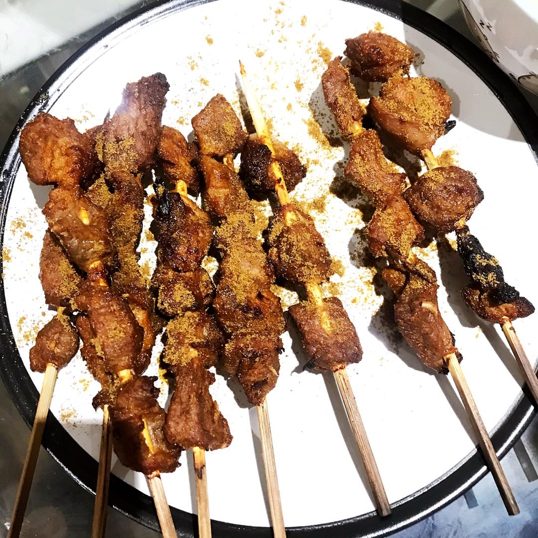 羊肉串用家里烤箱烤出明火烧烤的味道！