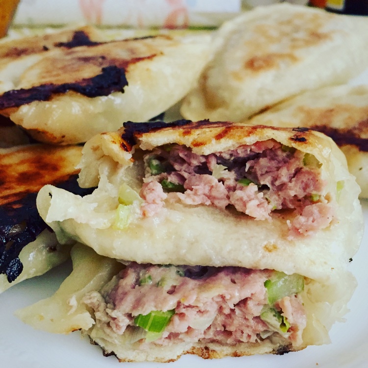 大汪儿做的猪肉芹菜馅饼