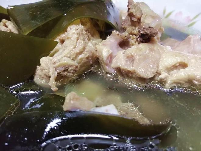 鲜美无比的海带龙骨汤 超适合在夏天喝的汤！的做法