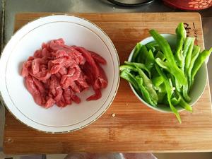 超级嫩的青椒牛肉丝的做法 步骤1