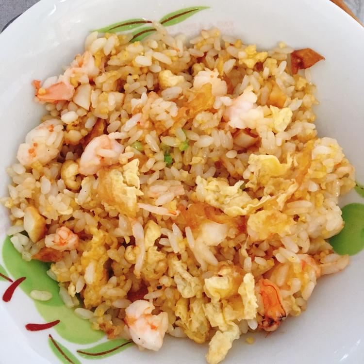 蒜香虾仁炒饭