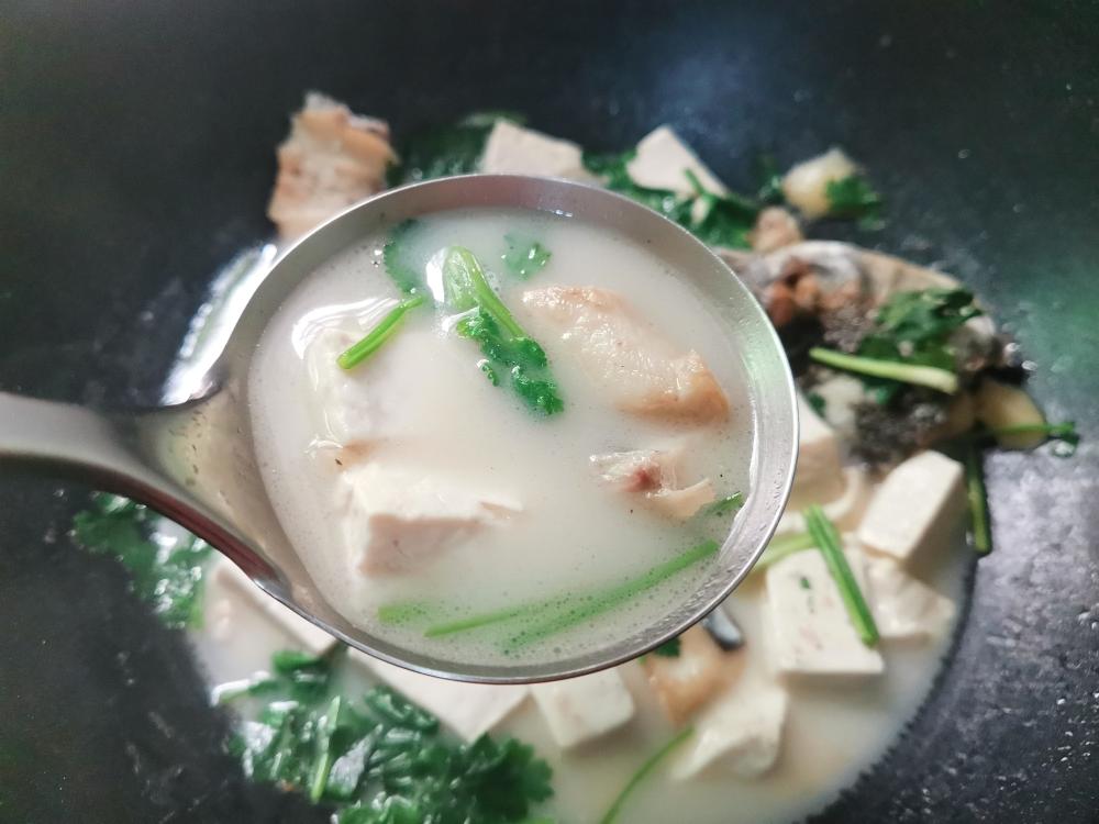 鱼头豆腐芫茜汤的做法 步骤7