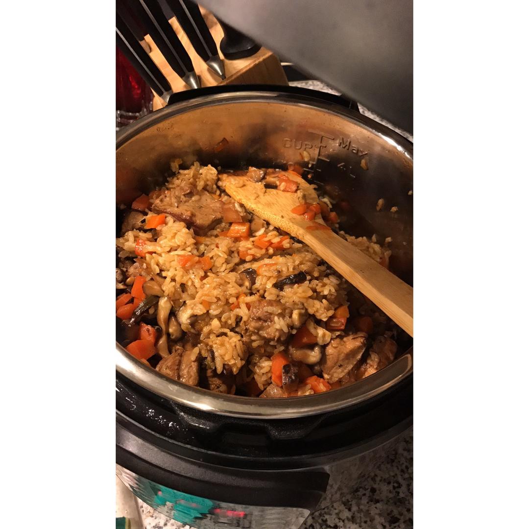 喷香排骨焖饭（爆好吃）