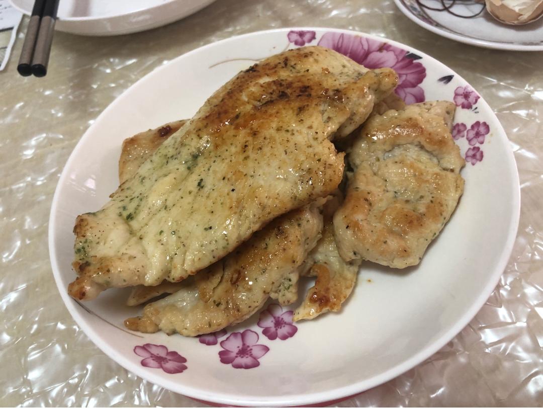 酷炫屌炸天好吃的煎鸡胸肉（香蒜蜂蜜煎鸡胸肉）