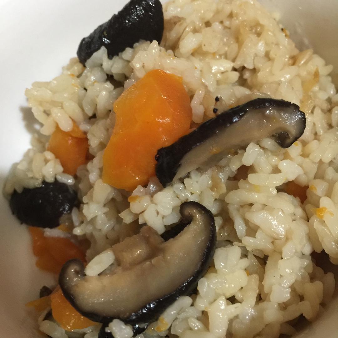 香菇虾米椰子油焖饭