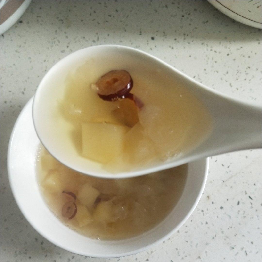 银耳红枣雪莲汤