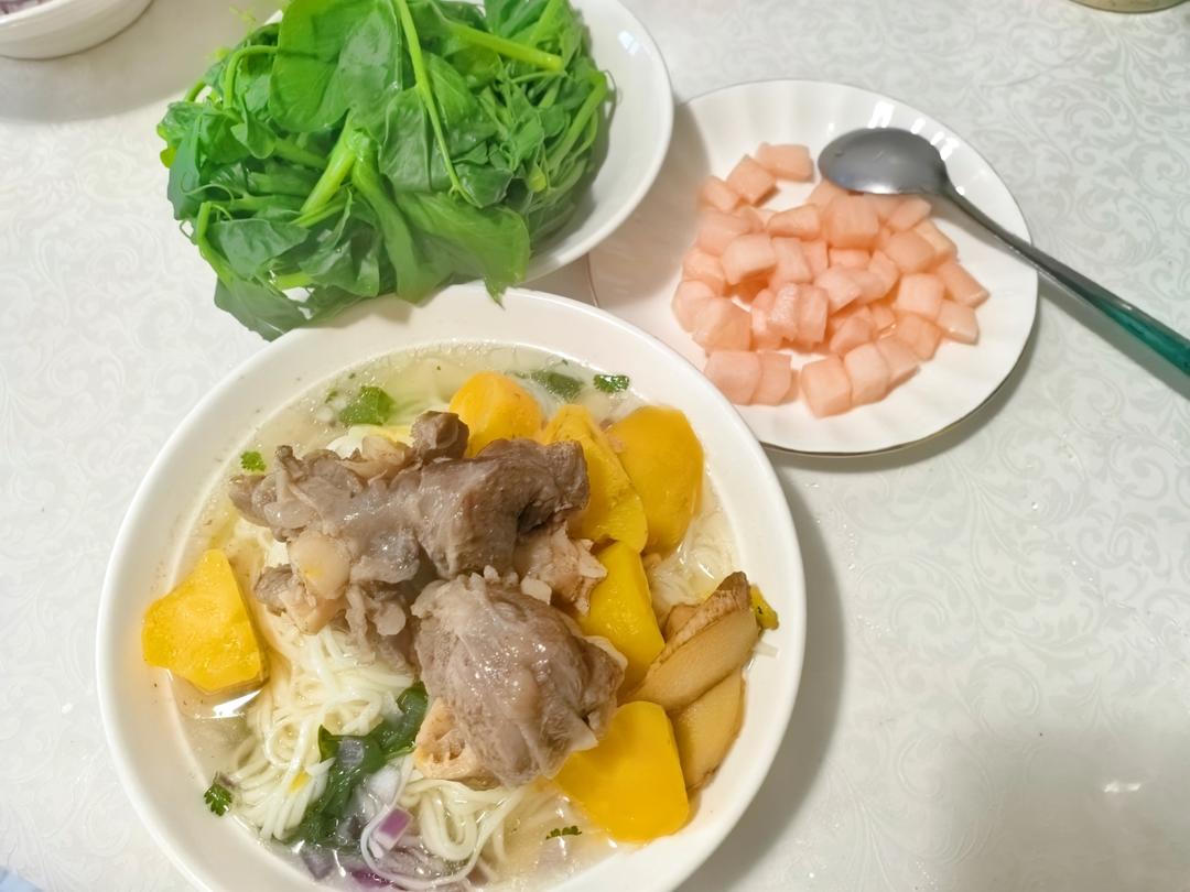 清炖羊肉（新疆家常菜）