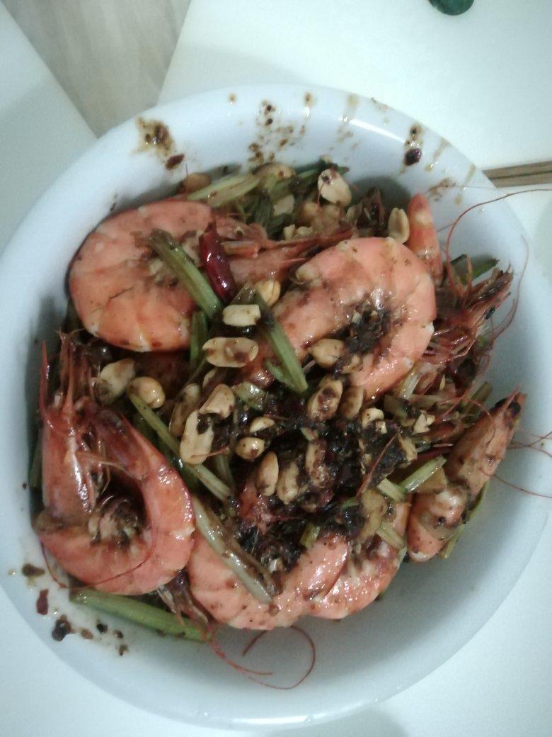 能瞬间引爆味蕾的【香辣干锅虾】