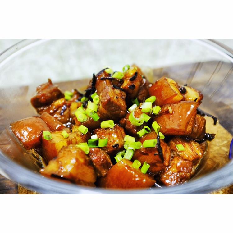 吃着碗里望着锅里的红烧肉