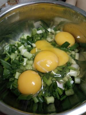 香葱煎蛋的做法 步骤2