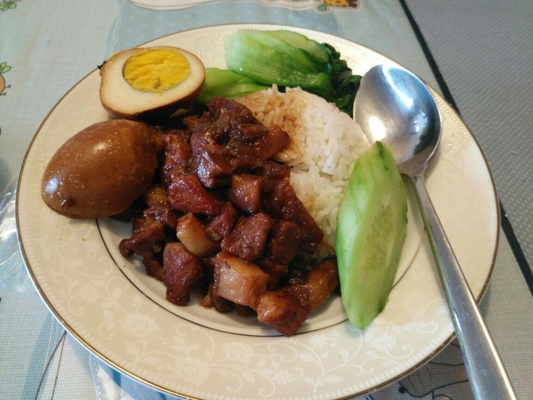 洋葱酥卤肉饭