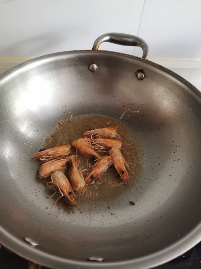 砂锅海鲜煲的做法 步骤2