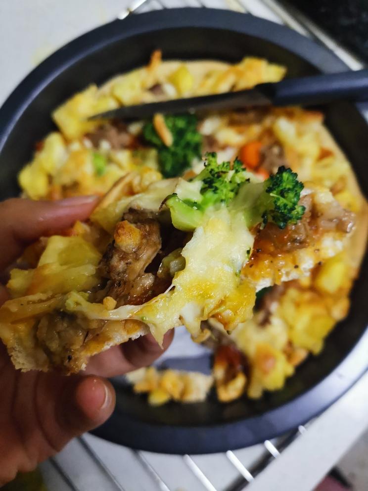 经典菠萝牛肉粒薄底披萨的做法