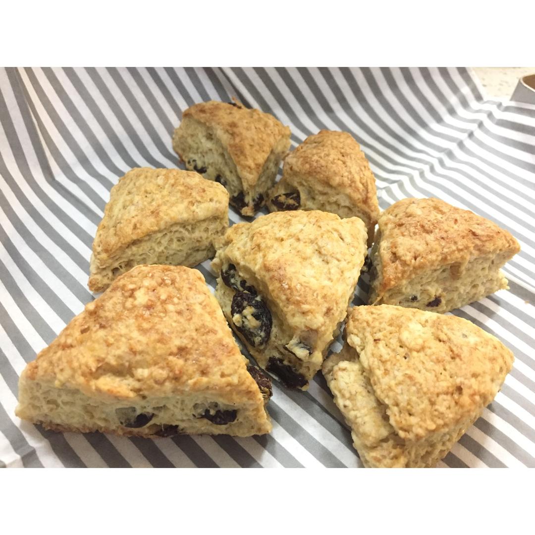 全麦葡萄干司康（Maple Raisin Scones)