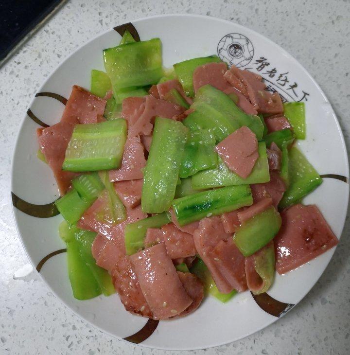 黄瓜炒火腿肠
