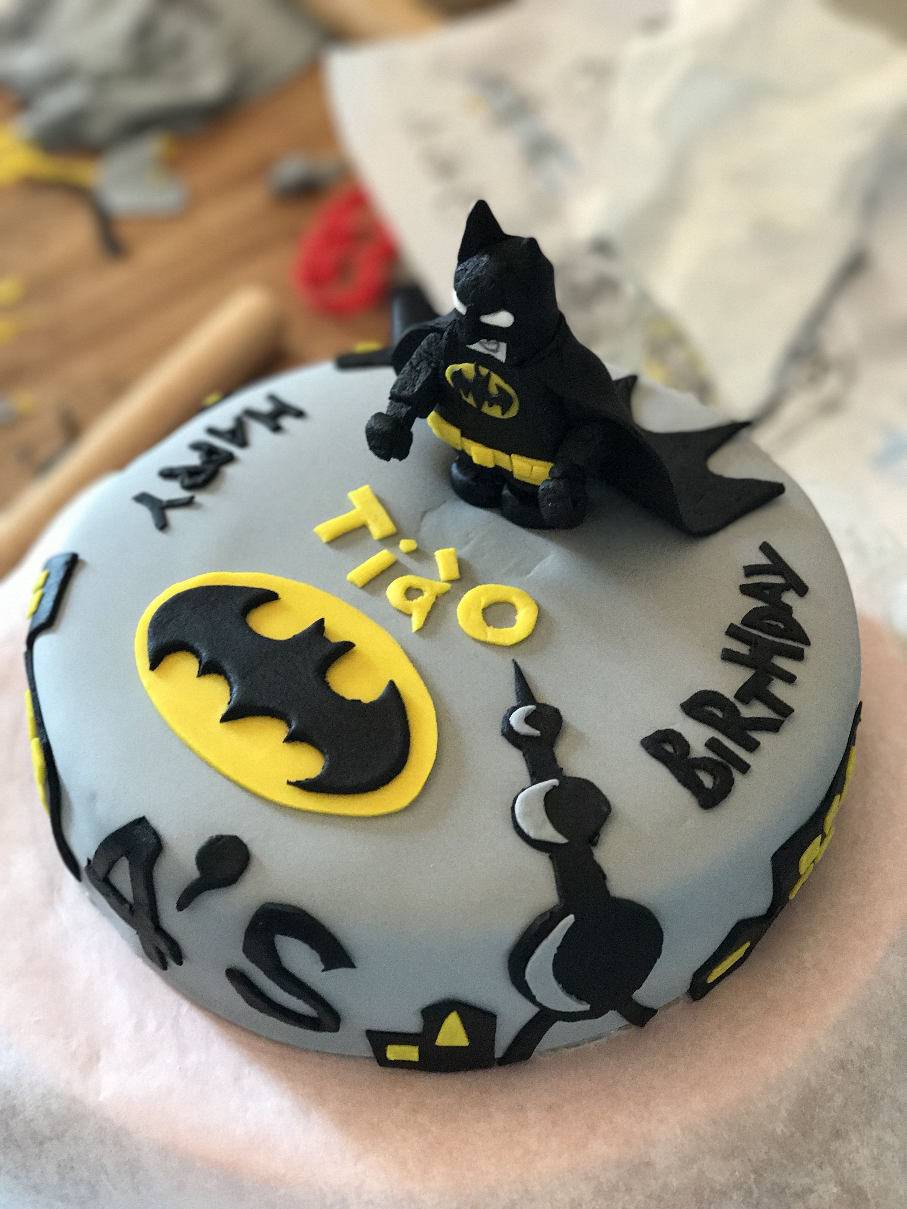 蝙蝠侠翻糖蛋糕的做法