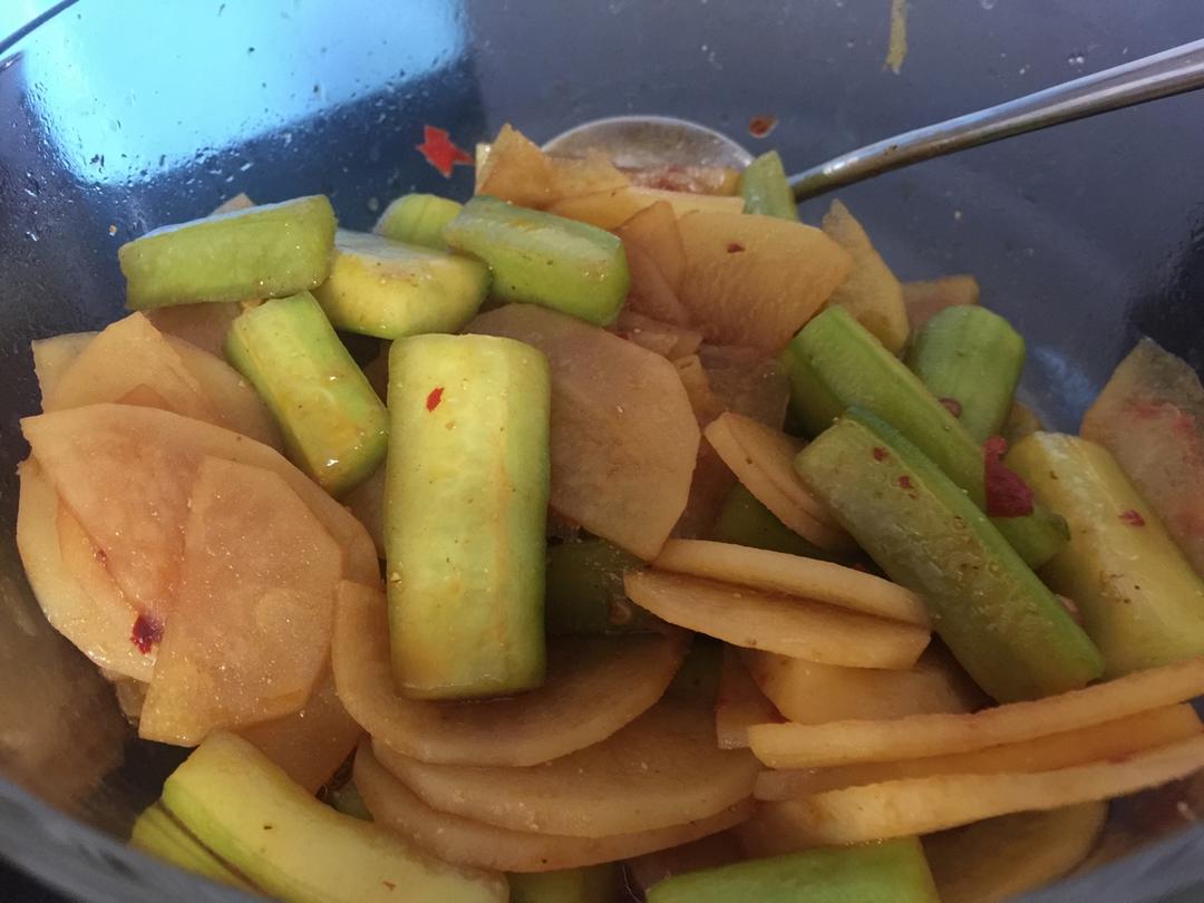 凉拌土豆黄瓜