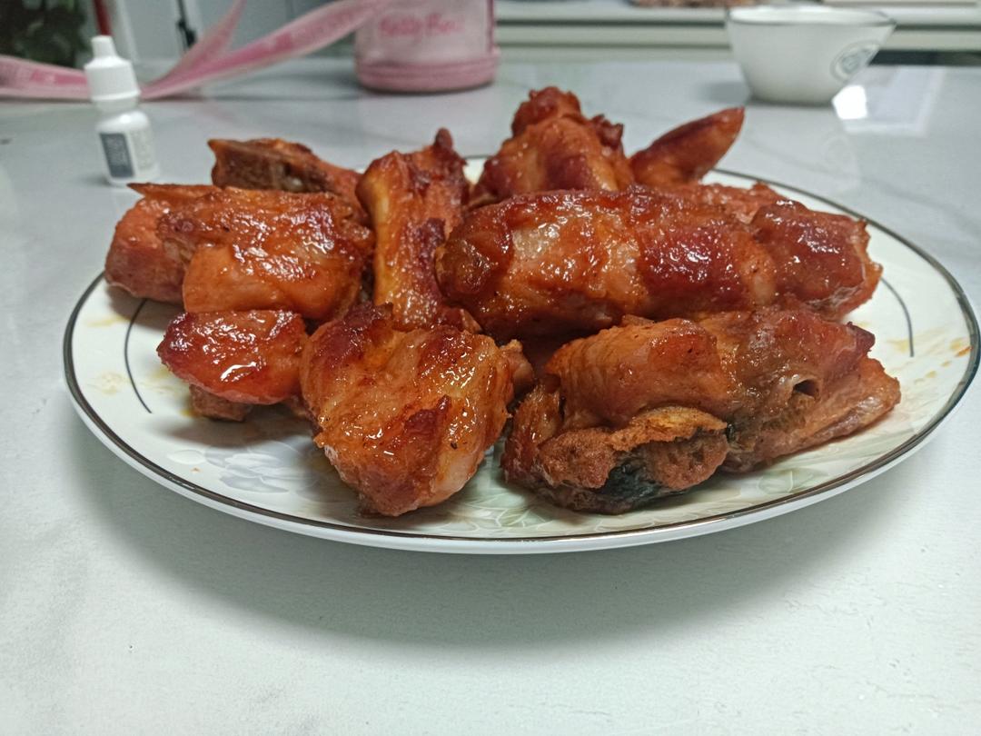 外焦里嫩！好吃到舔手指的蒜香烤排骨