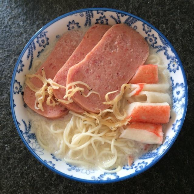 蟹柳椰奶面（加午餐肉和银鱼版）