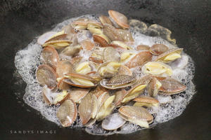 泰式凉拌花甲（蛤蜊）的做法 步骤2
