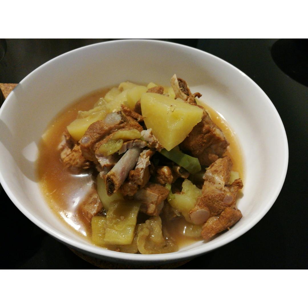 红烧排骨炖豆角土豆