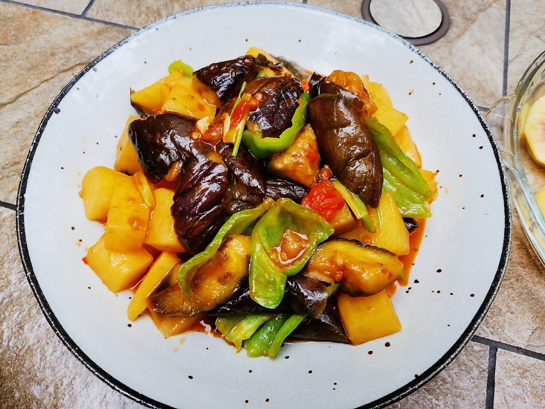 茄汁土豆烧茄子的做法