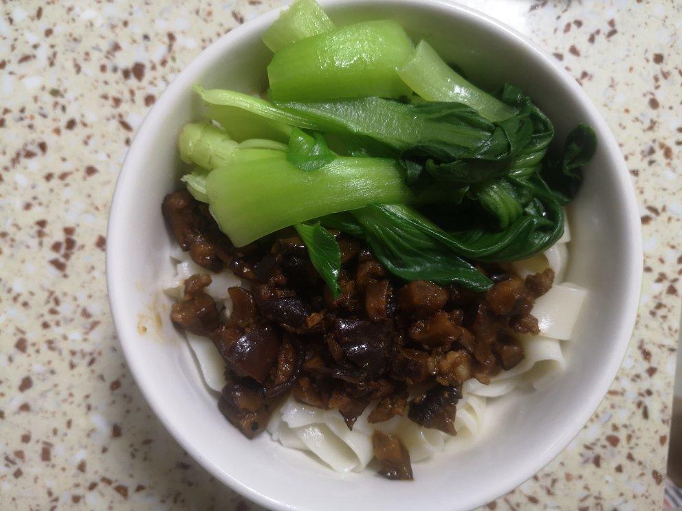 香菇肉酱面