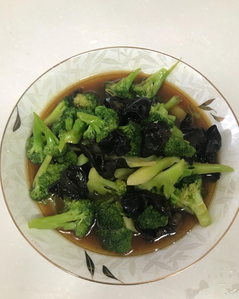 清炒木耳西兰花