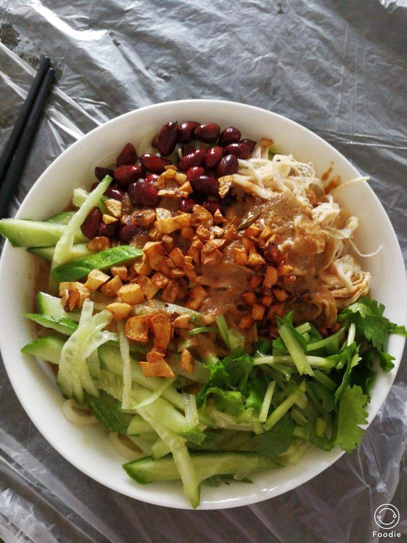 【鸡丝凉面】