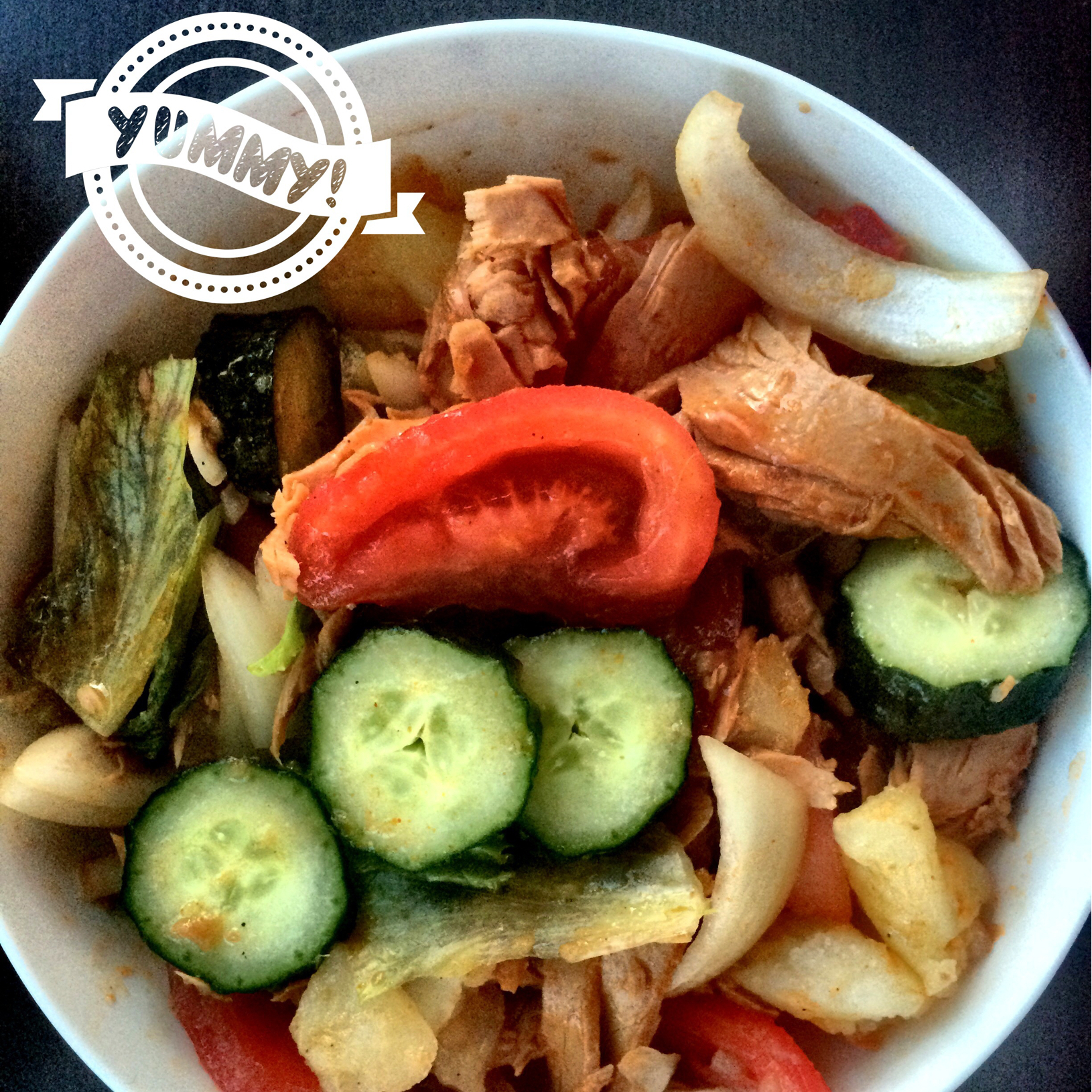 基础但靠谱的金枪鱼牛油果沙拉