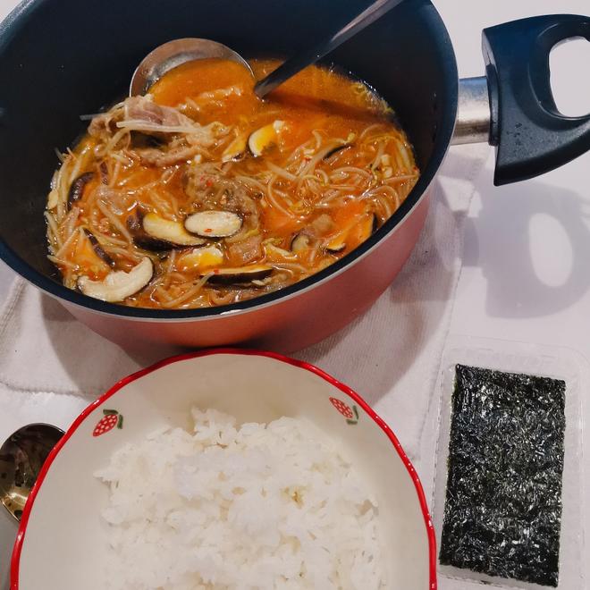 韩式肥牛香菇豆芽汤的做法