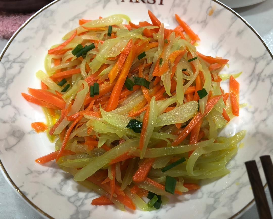 一上桌就空盘的莴笋丝