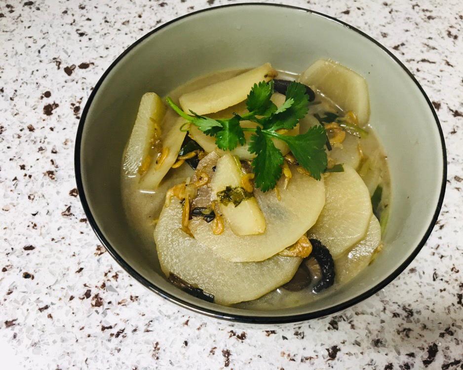 白萝卜香菇虾皮汤