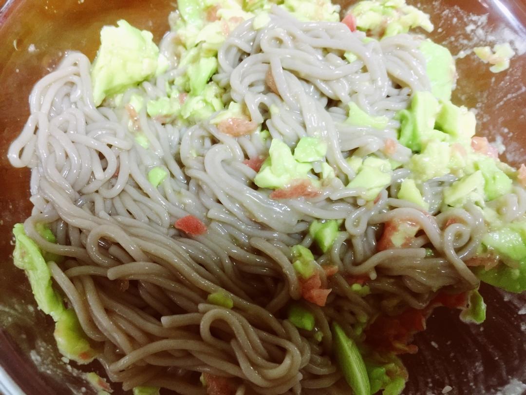 牛油果拌荞麦面（健康无油）