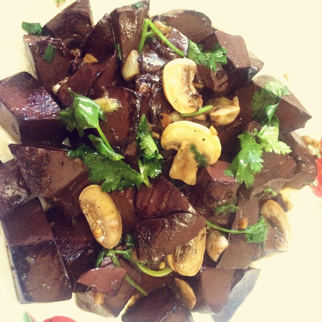 【香葱黑椒猪血炒蘑菇图片】手机用户2810_71nz_下厨房