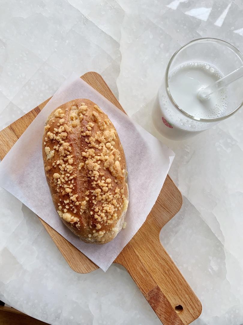 芋泥咸蛋黄软欧包